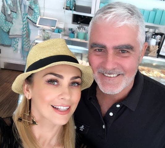 En junio de 2018 reapareció en redes sociales junto a Aracely Arámbula.