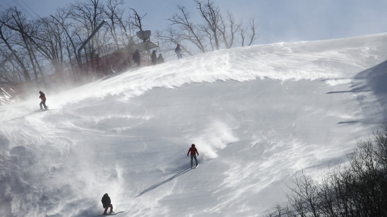 El ski alpino estaba programado para iniciar este domingo.