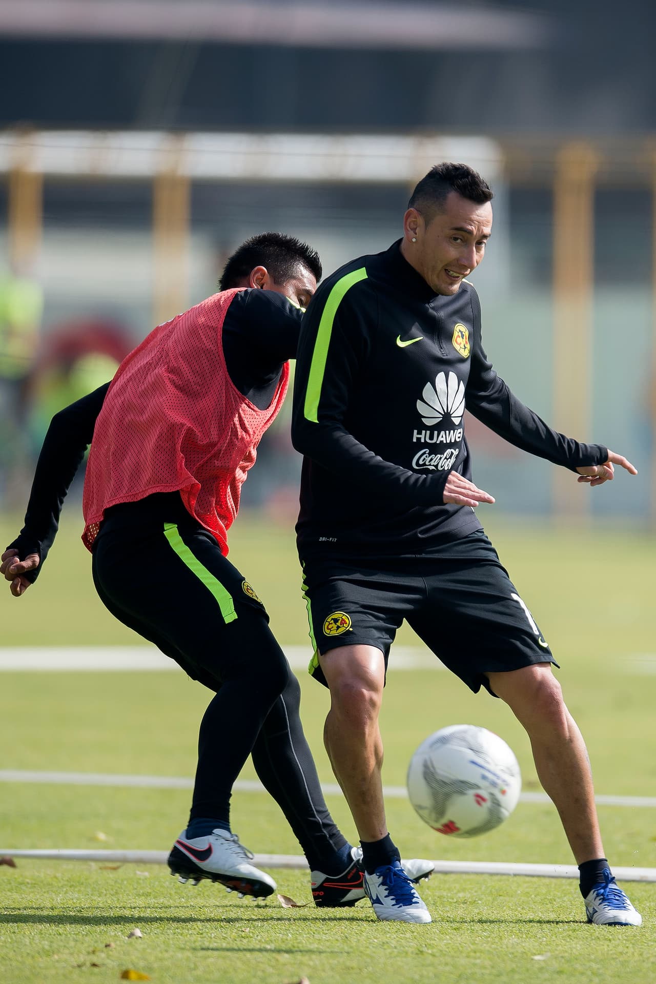 Rubens Sambueza entrenó al parejo de sus compañeros pese a la cortada en el pie
