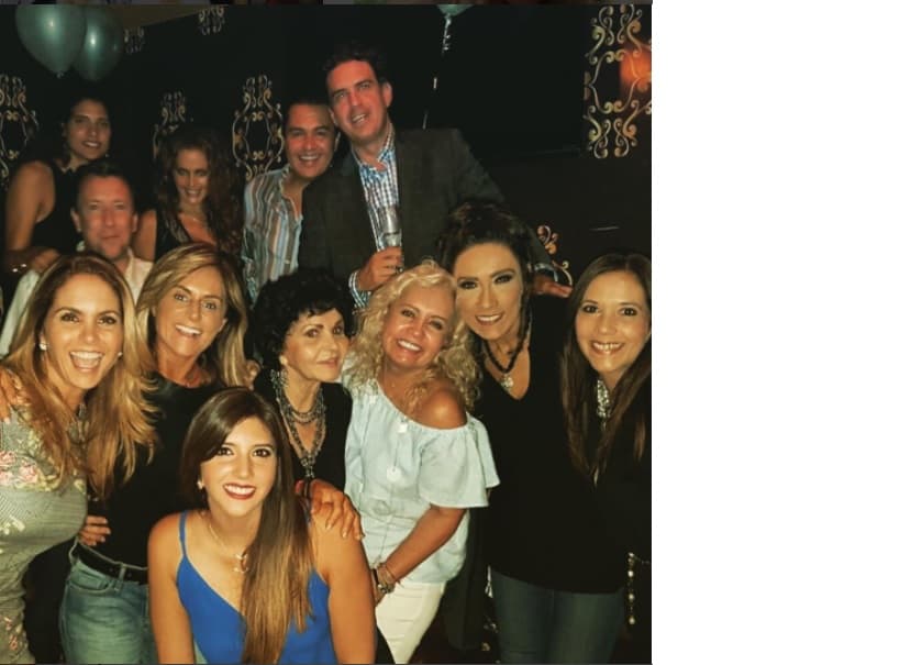 Lucero, festejó el cumpleaños 75 de su mamá, acompañada con grandes amistades, como la productora Carla Estrada, Mina Muñiz, esposa de Jorge Muñiz, y la herma de Consuelo Duval, Lulú Dussauge.