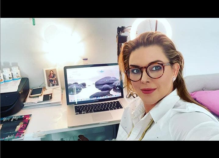 <b><a href="https://www.univision.com/famosos/prefiero-estar-vieja-y-no-tener-cancer-alicia-machado-refuta-las-criticas-y-confia-en-lo-que-dijo-walter-mercado-video" target="_blank">Alicia Machado está preocupada</a></b> por la educación de su hija Dinorah, pues con la pandemia la pequeña no ha podido asistir a clases.