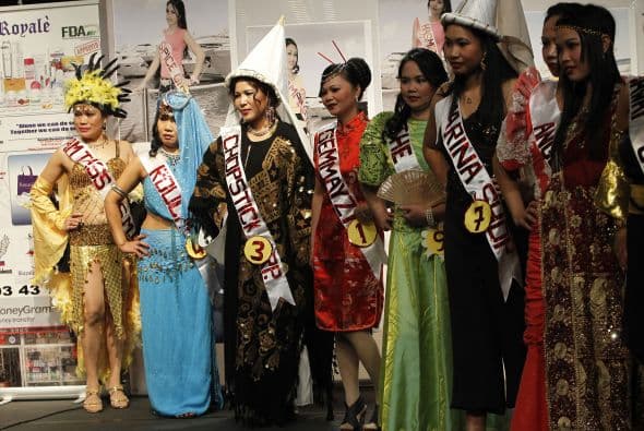 Las concursantes participan en Miss Philippino, un concurso de belleza de trabajadoras domésticas.