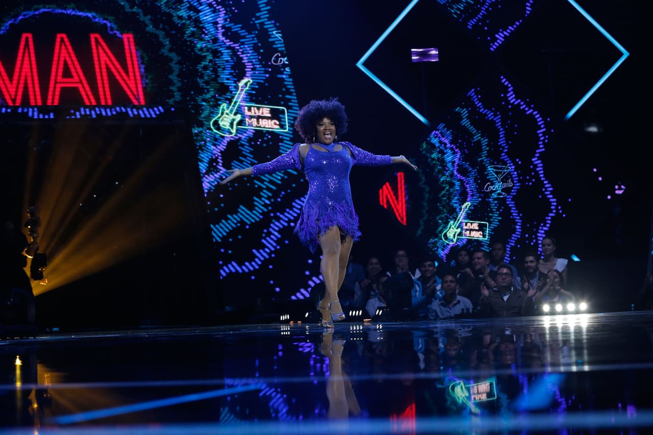 La 'Influencer' utilizó unos zapatos abiertos que hicieron juego con su vestido para bailar el jive que le tocó.