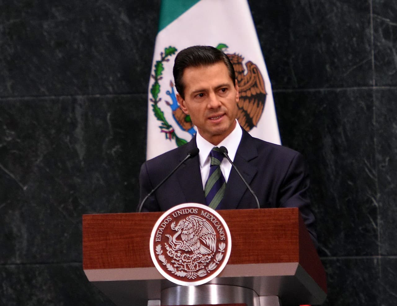 La respuesta de la modelo mexicana se produjo después de que surgieran especulaciones acerca de la salud de Enrique Peña Nieto por una columna de Salvador García Soto publicada en el 
<a href="https://www.eluniversal.com.mx/opinion/salvador-garcia-soto/la-conexion-pena-salinas" target="_blank">diario El Universal </a>el pasado 21 de enero. En ella, el periodista escribió que gente cercana al exmandatario lo ha visto "muy disminuido y solo" en sus recientes visitas a México porque "la mayoría de los que se decían sus grandes amigos hoy se han alejando".