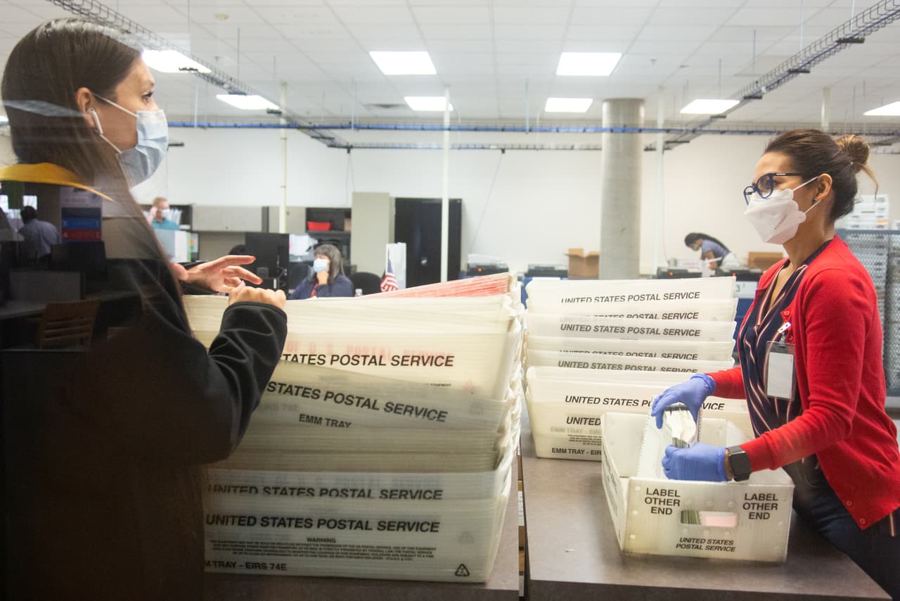 Cómo avanza la nueva auditoría electoral republicana en el condado Maricopa y por qué los demócratas la catalogan como "una farsa"