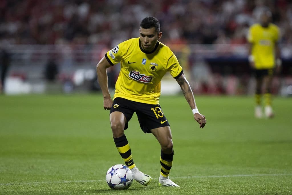 Orbelín Pineda brilla en la goleada del AEK a Panathinaikos