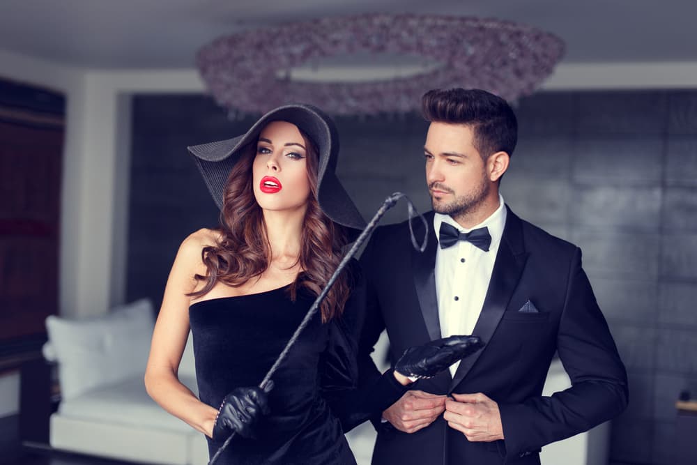 Generosos, con una visión similar de la vida, esta debía ser una combinación perfecta, pero en un reinado no pueden reinar dos monarcas y cuando cada miembro de la pareja quiere ser el que reine y dirija la otra parte no lo va a aceptar fácilmente. Aquí no existe un rol “activo y otro pasivo” ambos quieren ser activos, dominantes, jefes.