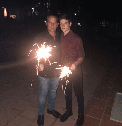 En agosto de 2008 la pareja de famosos se separó, situación que deprimió al actor: "Te vas al lado oscuro de la fuerza, de repente te desestructuras y te vas vaciando. Empiezas a no vibrarle a la gente de una manera limpia y a ti también te empieza a caer mal el mundo, 
<b>te empiezas a ir a una oscuridad y a una depresión</b>", contó Plutarco en 
<a href="https://www.youtube.com/watch?v=qFUCVH13e4s&feature=emb_logo" target="_blank">'¡Cuéntamelo ya!'</a>. 
<br>