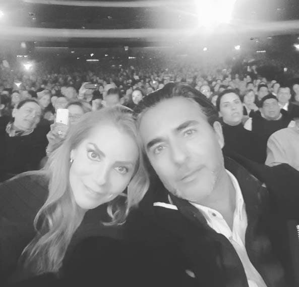 Raúl Araiza y su esposa Fernanda no se quedaron sin asistir al concierto de Emmanuel y Mijares en la Ciudad de México.