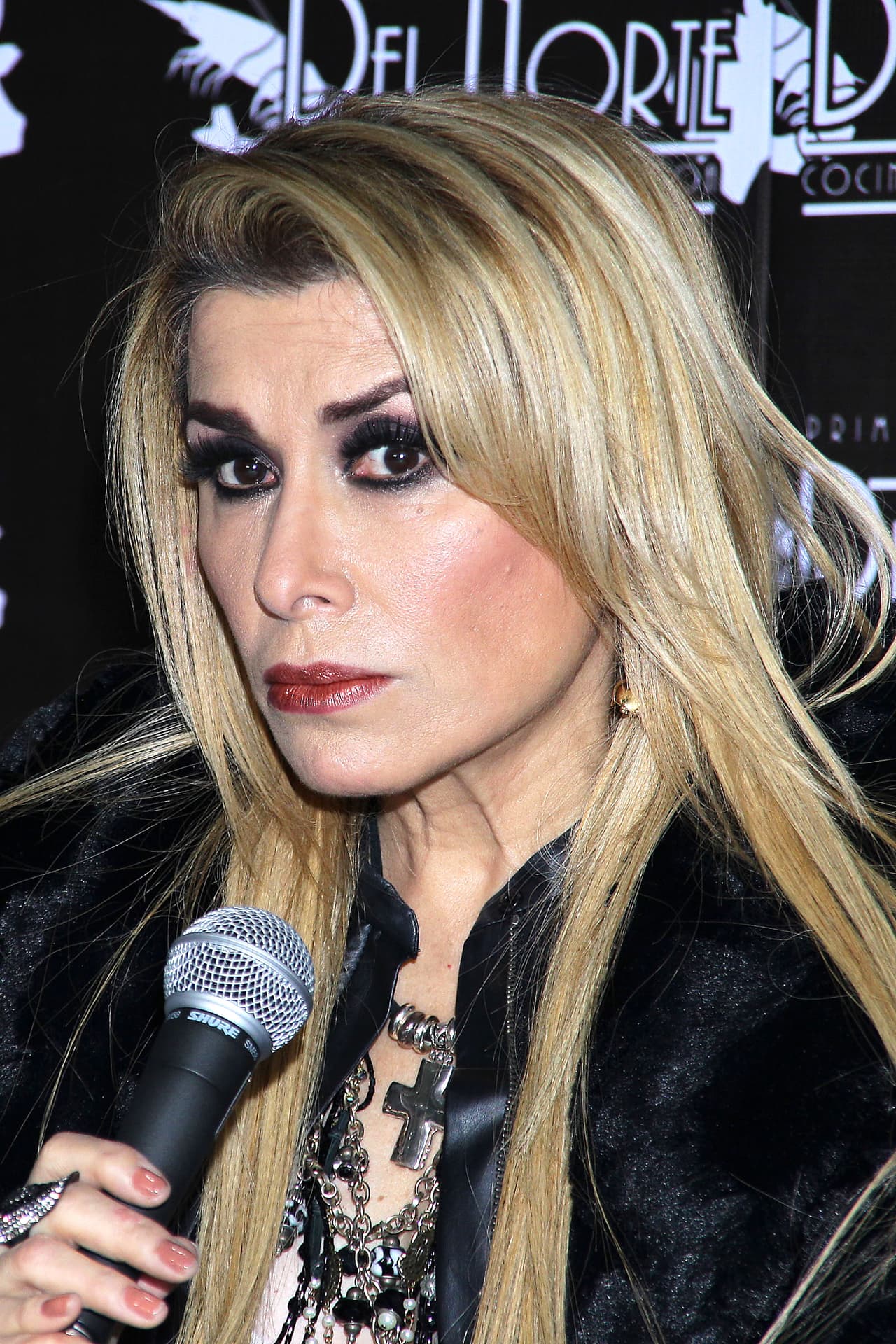 La cantante mexicana hizo fuertes acusaciones contra Medina. Dulce aseguró que su hija estaba por lanzar su disco, pero abandonó el proyecto y su carrera artística por miedo a las represalias del ex de Ninel Conde.