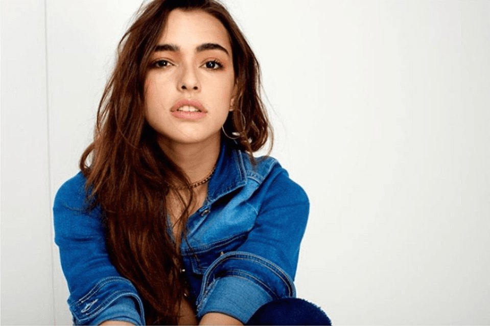 El intérprete de 'La Bicicleta' no emitió comentarios sobre la relación de su hija con Lauren, situación que generó varios titulares en la prensa como "Lucy Vives sale del armario".