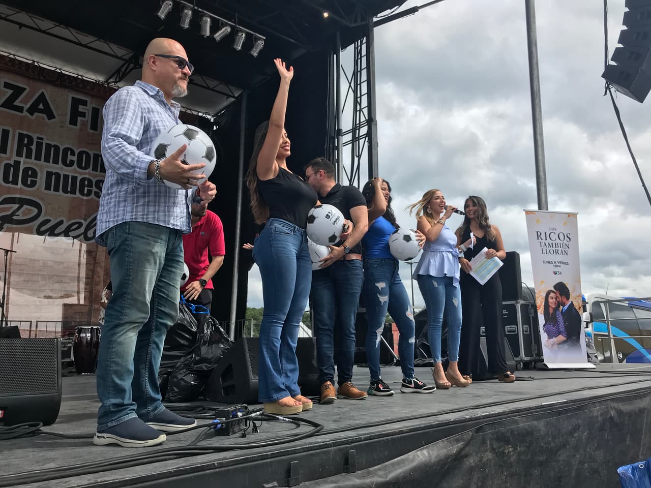 Y si tienes suerte, ganarte alguno de los premios que serán lanzados desde el escenario principal.