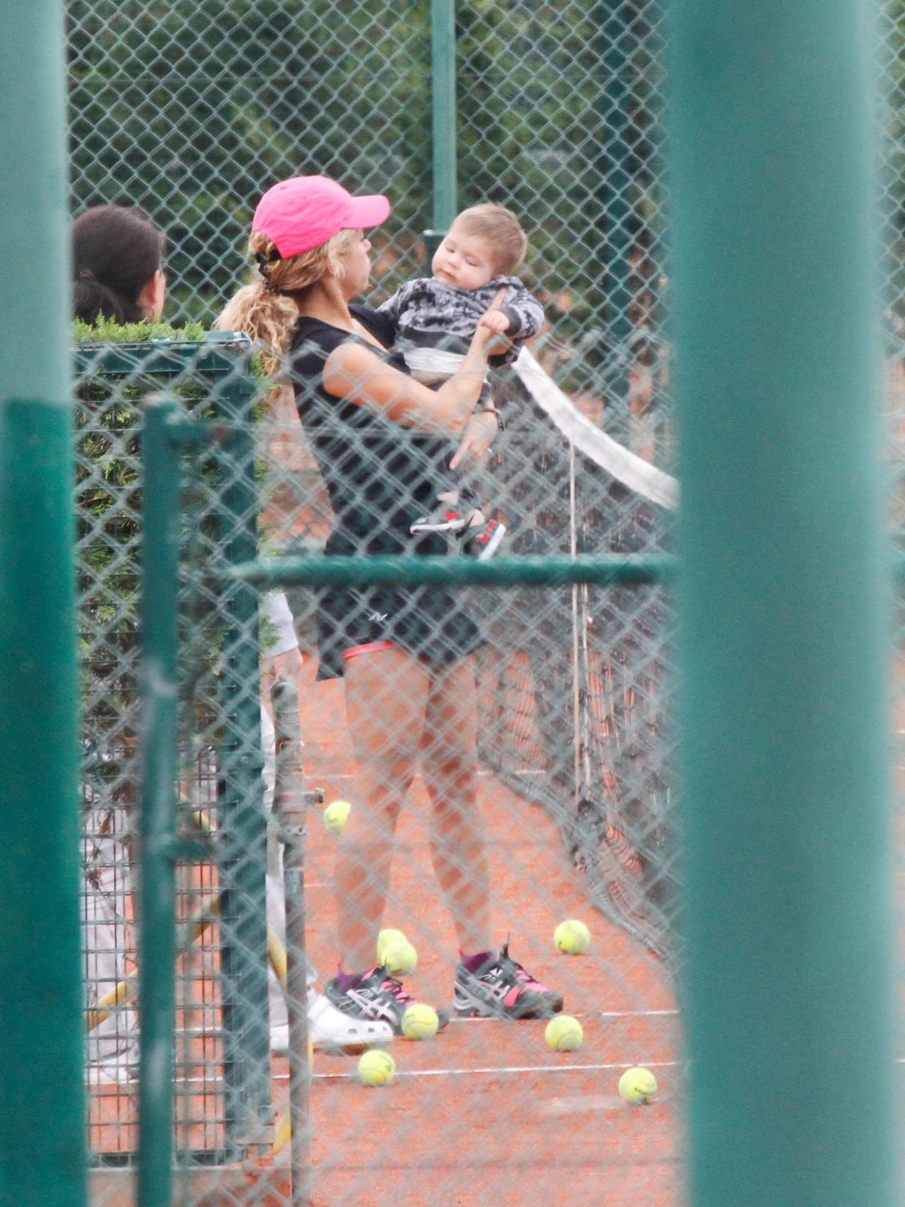 Es un bebé muy feliz.