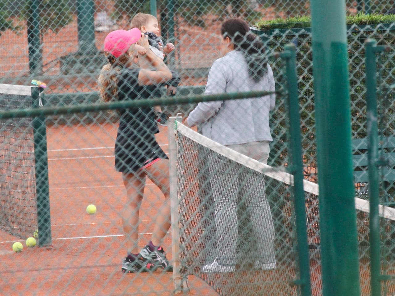 Shakira de inmediato lo tomó en brazos.