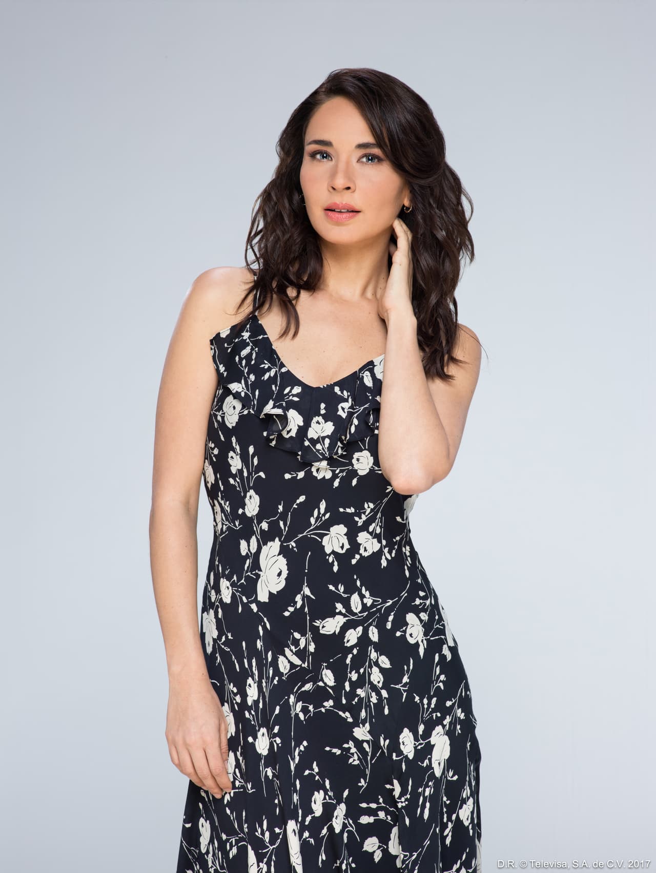 <b><a href="http://www.univision.com/temas/adriana-louvier">Louvier</a></b> confesó ante la cámara de Univision Entretenimiento que su personaje y ella no se parecen en casi nada, sólo se asemejan en el gusto que tienen por estar rodeadas de su familia.