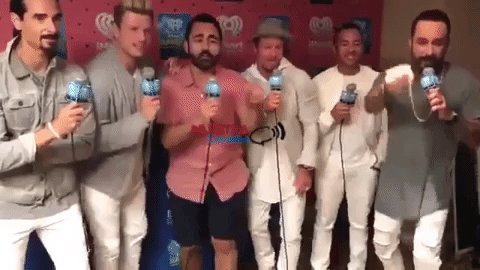 Y, aunque el resultado no fue alentador, los Backstreet Boys dieron su mayor esfuerzo y cantaron el tema en un atropellado español, durante una entrevista en Miami.