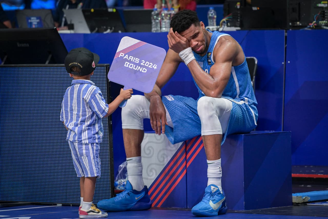 ¡Emotivo! Antetokounmpo y Grecia van al 'Grupo de la muerte' en Paris 2024