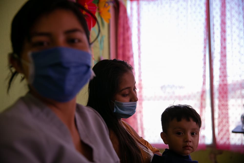 "Allá en Guatemala hay mucha violencia. Vinimos para mejorar nuestra vida y nos dejaron aquí (en México)", lamenta Choc. Para ella, el discurso de Biden no es suficientemente claro y los oficiales de migración que los reciben tampoco: "Mienten a la gente (...) Lo único que esperamos es que el presidente cumpla su palabra y que reciba a los de que venimos de Guatemala, ¿o es pura mentira?", se pregunta.