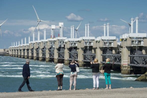 1. HOLANDA. En este país, los trabajadores promedian un salario anual de 47 mil dólares, trabajando unas 29 horas a la semana.