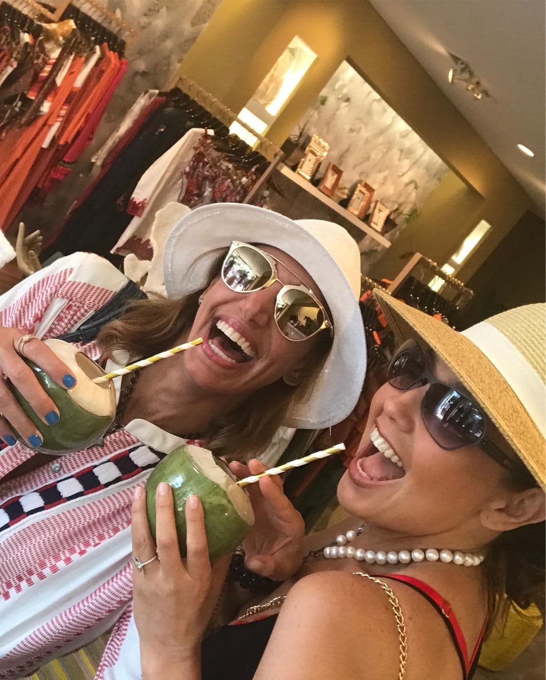 "Detrás de una gran mujer, siempre hay una amiga loca que la anima constantemente. ¡Feliz cumpleaños para mi hermana de vida! ¡Mi amiga del alma!" comentó en la publicación.