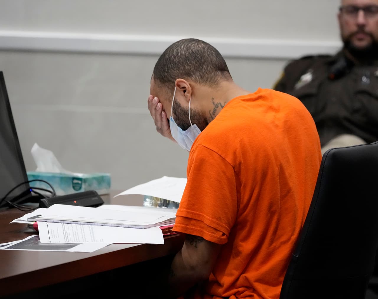 Hallan culpable de homicidio a Darrell Brooks, el hombre que lanzó su camioneta contra una multitud en Wisconsin durante un desfile de navidad