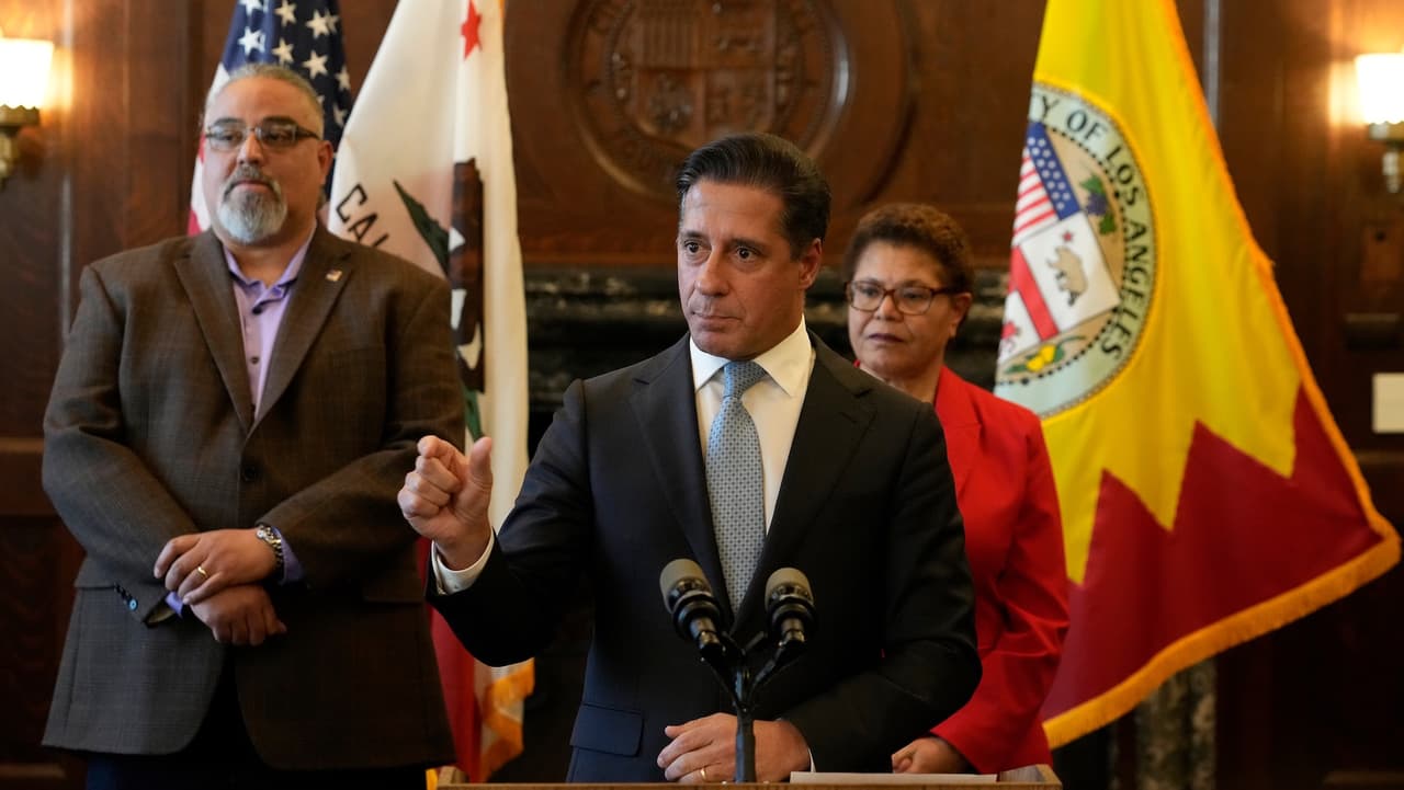 FBI ejecuta órdenes en la casa y trabajo del Superintendente Escolar de Los Ángeles 