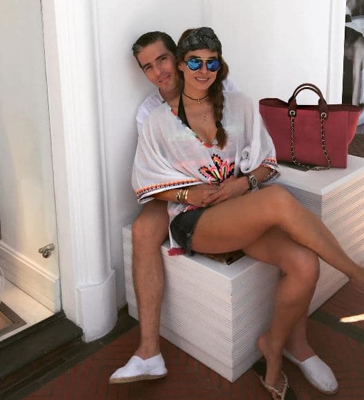 El reconocido político Fernando Reina conoció a Gali durante una campaña política.