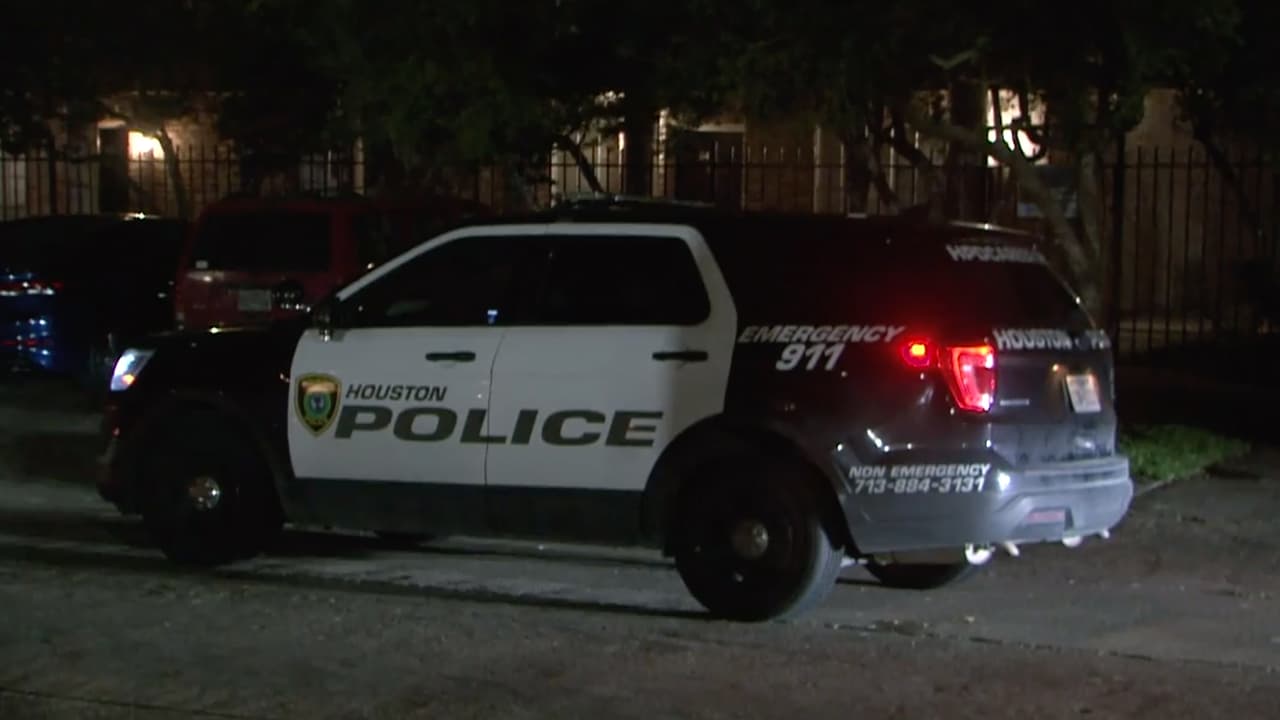 Al llegar los servicios de emergencia, los paramédicos declararon al hombre muerto.