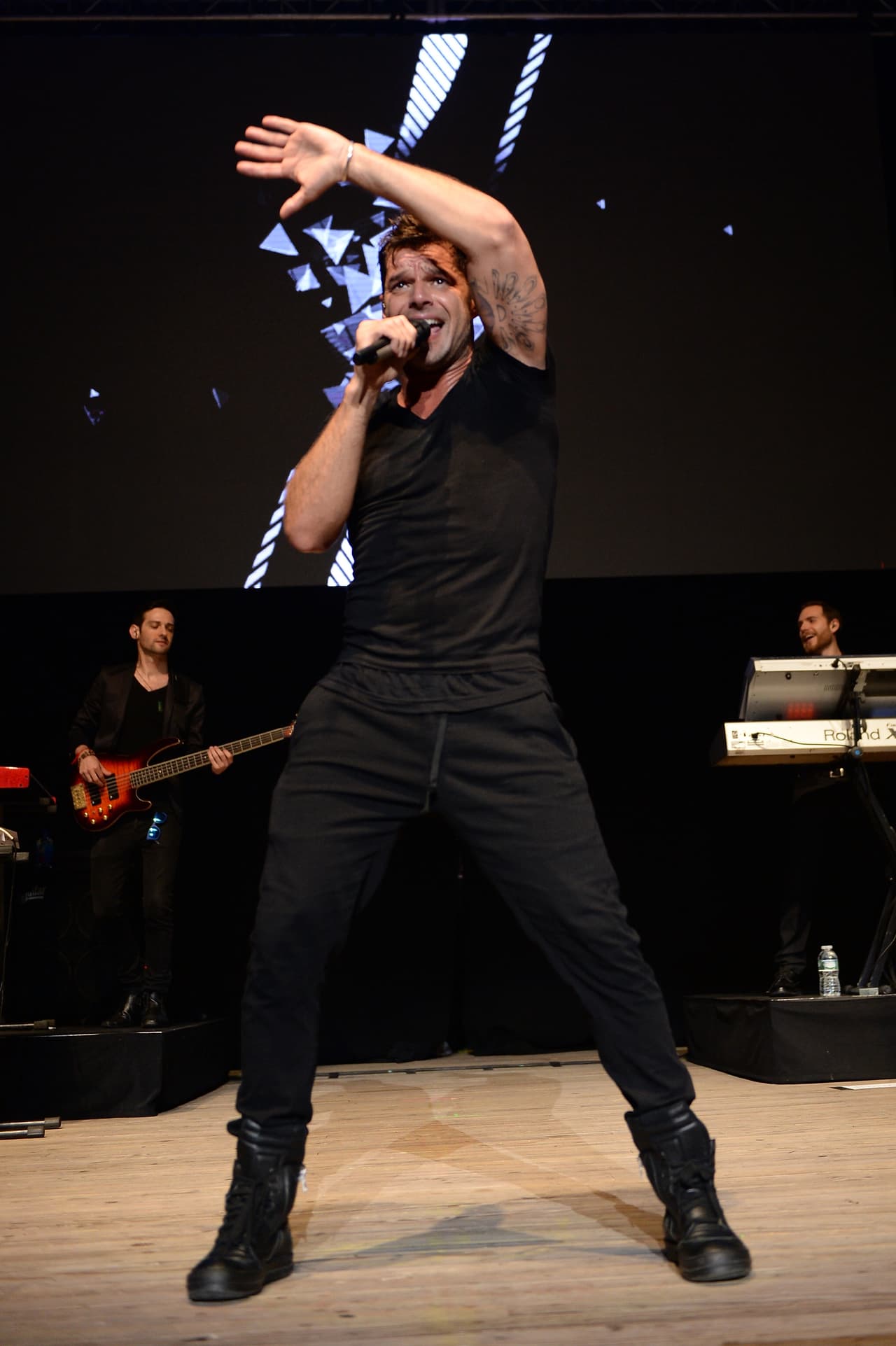 Otras ex estrellas de las telenovelas, como Ricky Martin también entraron al quite y no sólo mostraron su indignación, también rompieron lazos comerciales con Trump.