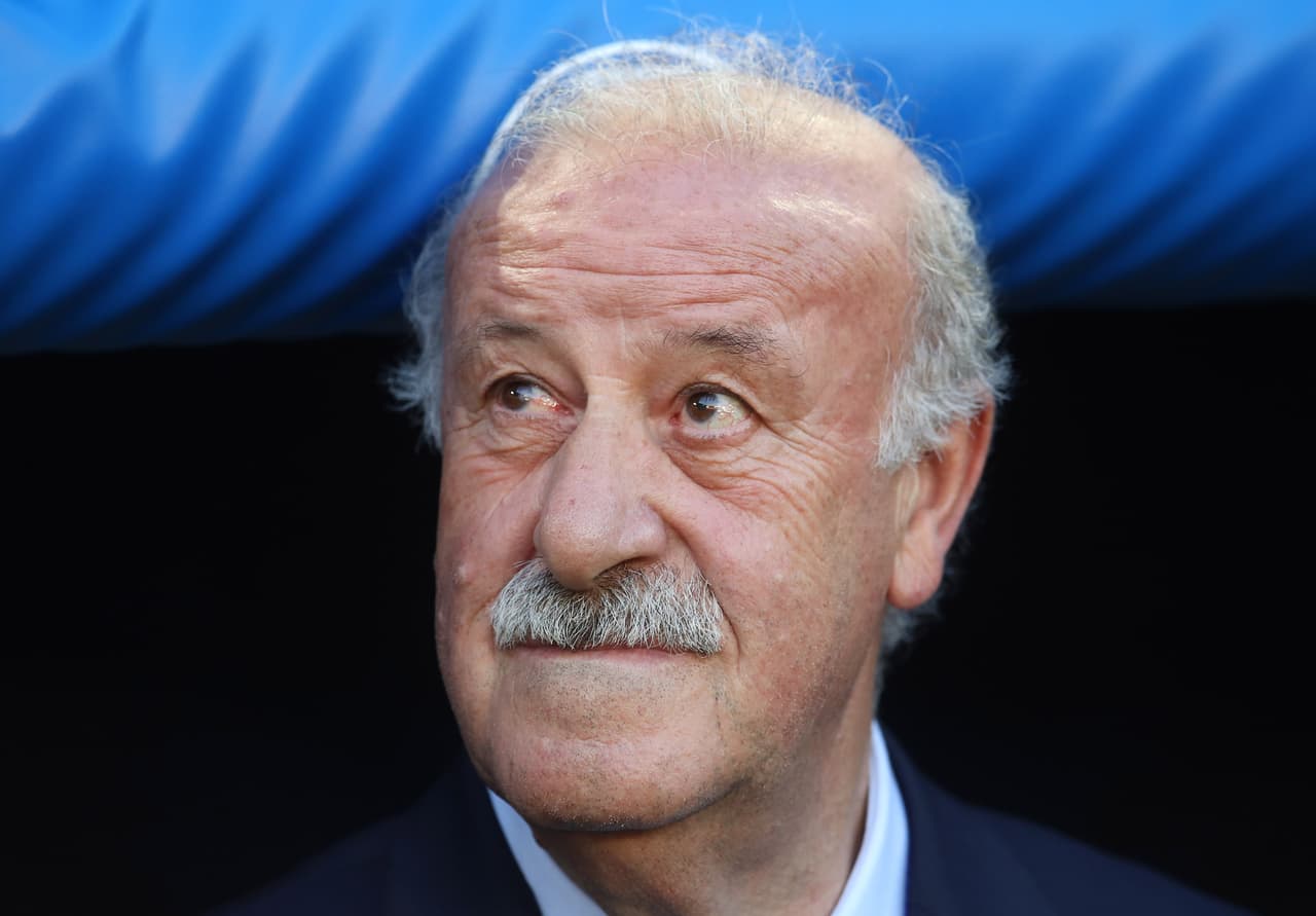 Vicente del Bosque | Tras darle la alegría a toda la nación de levantar el título mundial por primera vez en la historia, continuó en el cargo hasta la Euro de 2016. Para la competición mundial de 2014, el cuadro español no clasificó a la segunda ronda y en la justa continental se quedó en Octavos de Final. Vicente del Bosque dejó el cargo y se anunció su retiro del futbol el 7 de agosto de 2016.