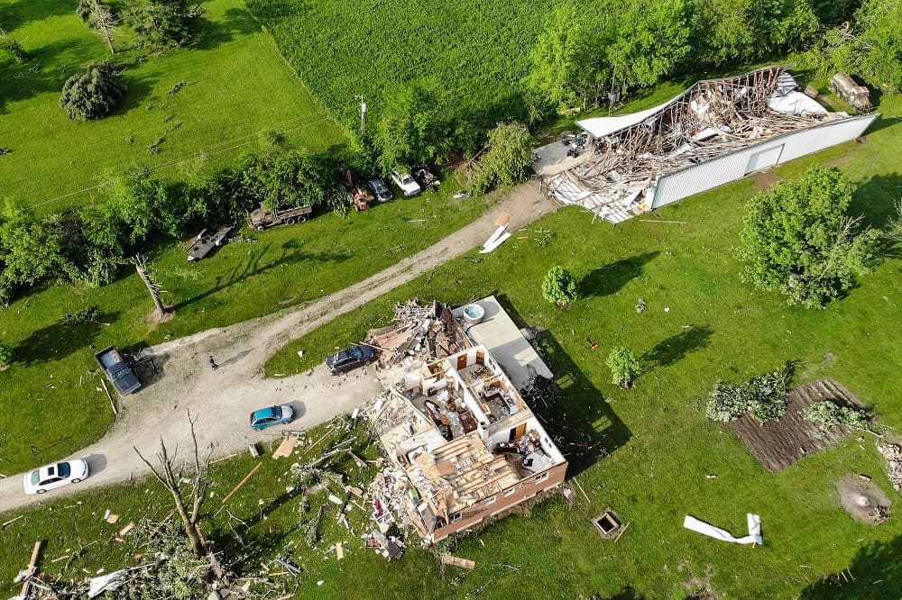 El Servicio Meteorológico Nacional indicó que uno de los tornados fue "grande y peligroso" y que cerca de cinco millones de personas se quedaron sin electricidad.