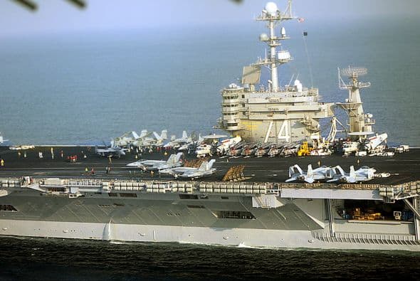 Para Riad Kahwaji y Sami al Faraj, la vulnerabilidad de los países árabes del Golfo viene de la concentración en las costas de sus instalaciones petroleras e industriales, al alcance de los misiles iraníes.