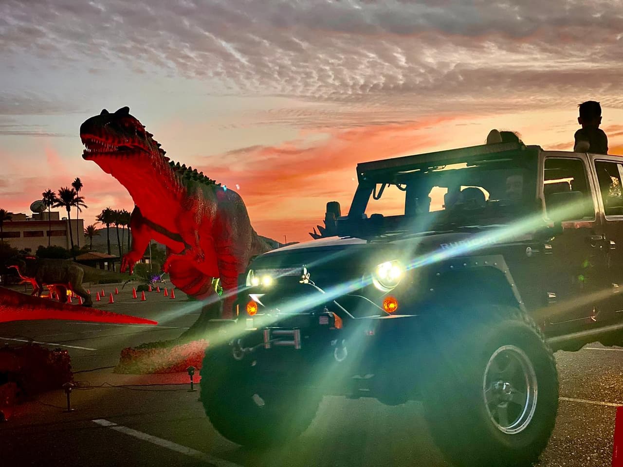 Un panorama diferente, seguro en tiempos de coronavirus, y lleno de adrenalina es el que ofrece el museo 'vehicular'
<b><a href="http://jurassicempire.com/bakersfield.html" target="_blank">Jurassic Empire, </a></b>el que arribará este fin de semana al condado de Kern, California, con varios dinosaurios a bordo.