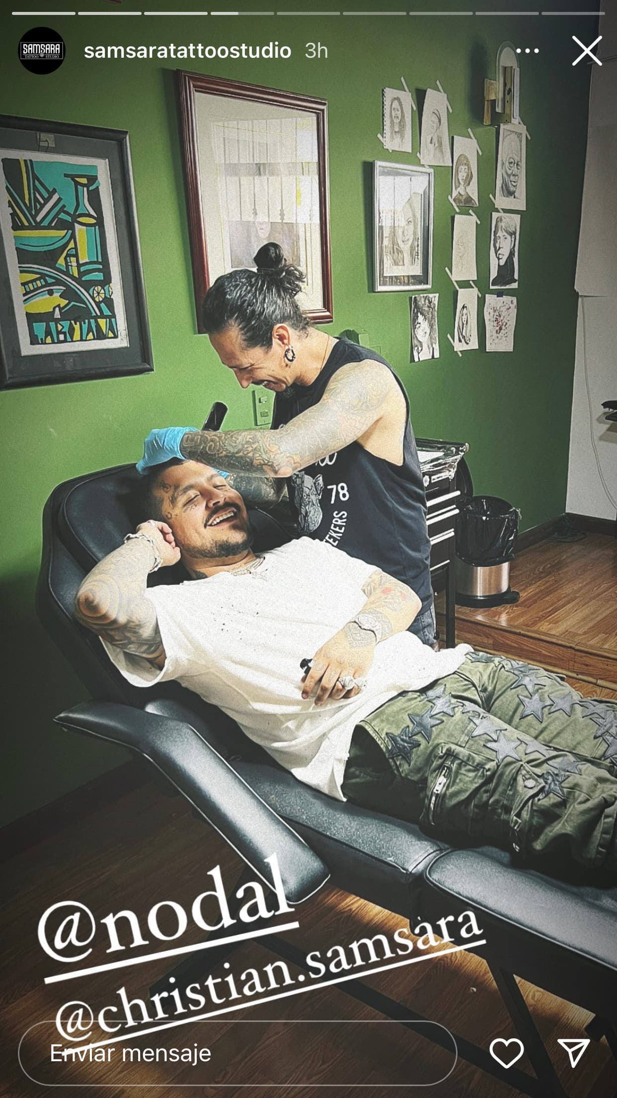 Para la tarde del domingo colgó un par de historias más y se pudo observar que visitó Samsara Tattoo Studio en donde decidió modificar el diseño que tenía en la frente. 
<br>