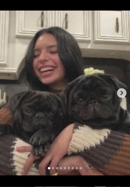 "
<b>Entre bacalao y tamales, dominó</b> y canciones. Disfrutando de cada segundo estas vacaciones junto a mi familia", escribió en la publicación que hizo para compartir algunos de los momentos que ha tenido estos últimos días. 
<br>