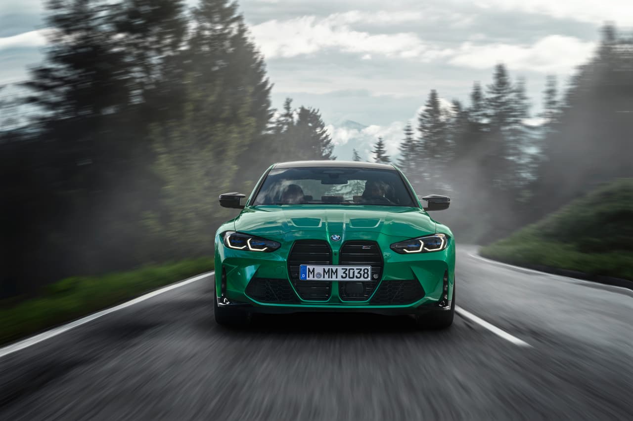 Esta mecánica permite al M3 acelerar de 0 a 60 mph (98 km/h) en 4.1 segundos y alcanzar una velocidad máxima de 155 mph o de hasta 180 mph cuando se escoge el M Driver’s Package.