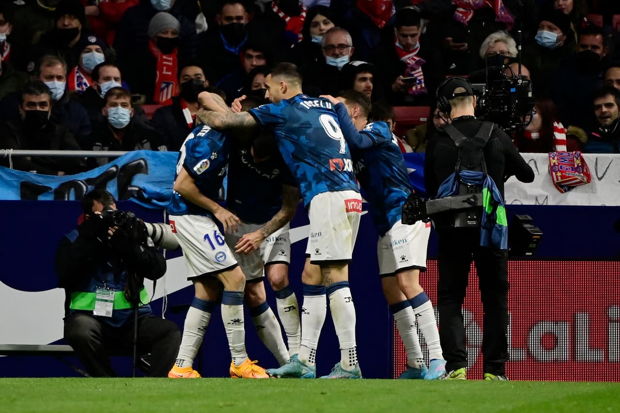 El Atlético de Madrid goleó al Alavés con sendos dobletes de Joao Félix y Luis Suárez.