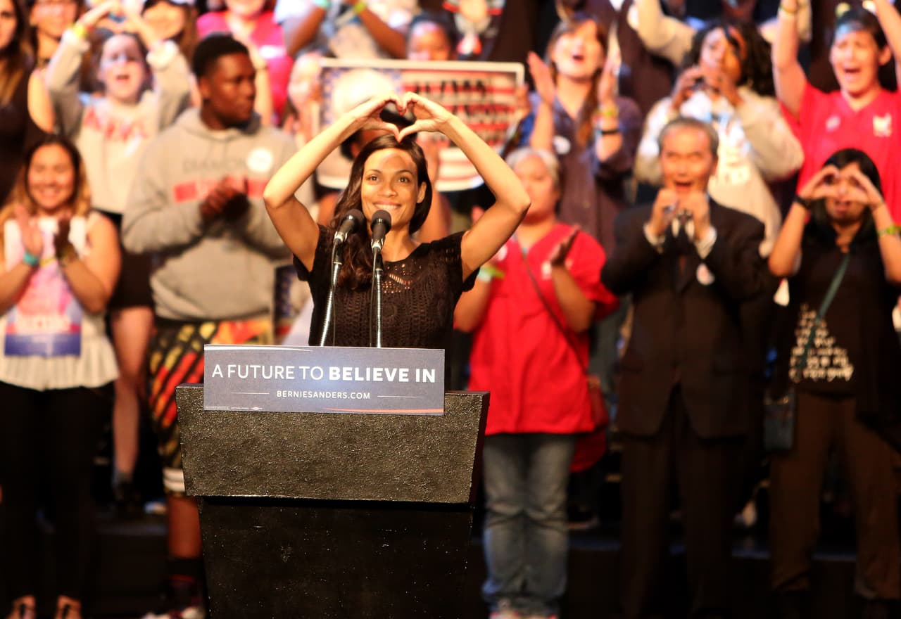 Rosario se convierte así en otra famosa que expresa abiertamente su apoyo a un pre-candidato.
