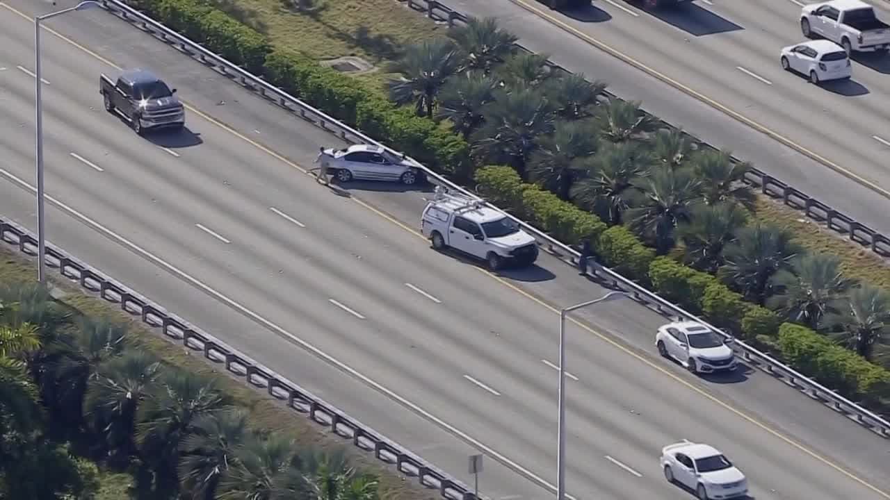 Aparatoso accidente de tráfico en el suroeste de Miami-Dade deja una persona muerta y dos heridos