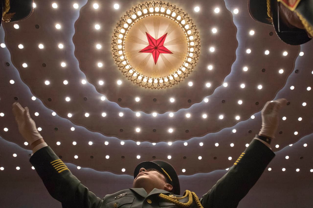El director de la banda militar que amenizó la ceremonia en el Palacio del Pueblo Chino, en Pekín.