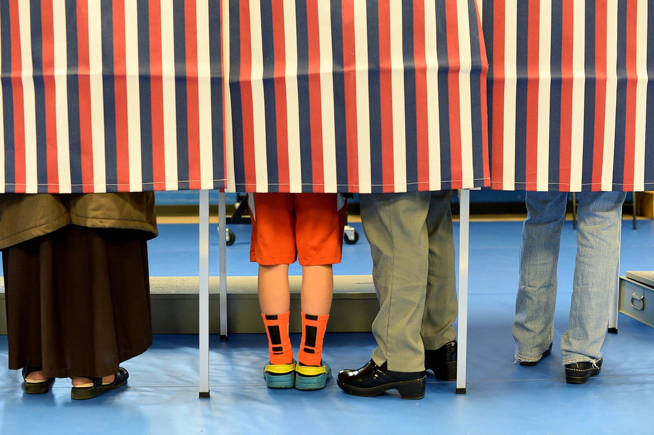 CONCORD, NH - NOVEMBER 08: Voters fill out their ballots at the Green Street Community Center on November 8, 2016 in Concord, New Hampshire. After a contentious campaign season, Americans go to the polls today to choose the next president of the United States. (Photo by Darren McCollester/Getty Images)