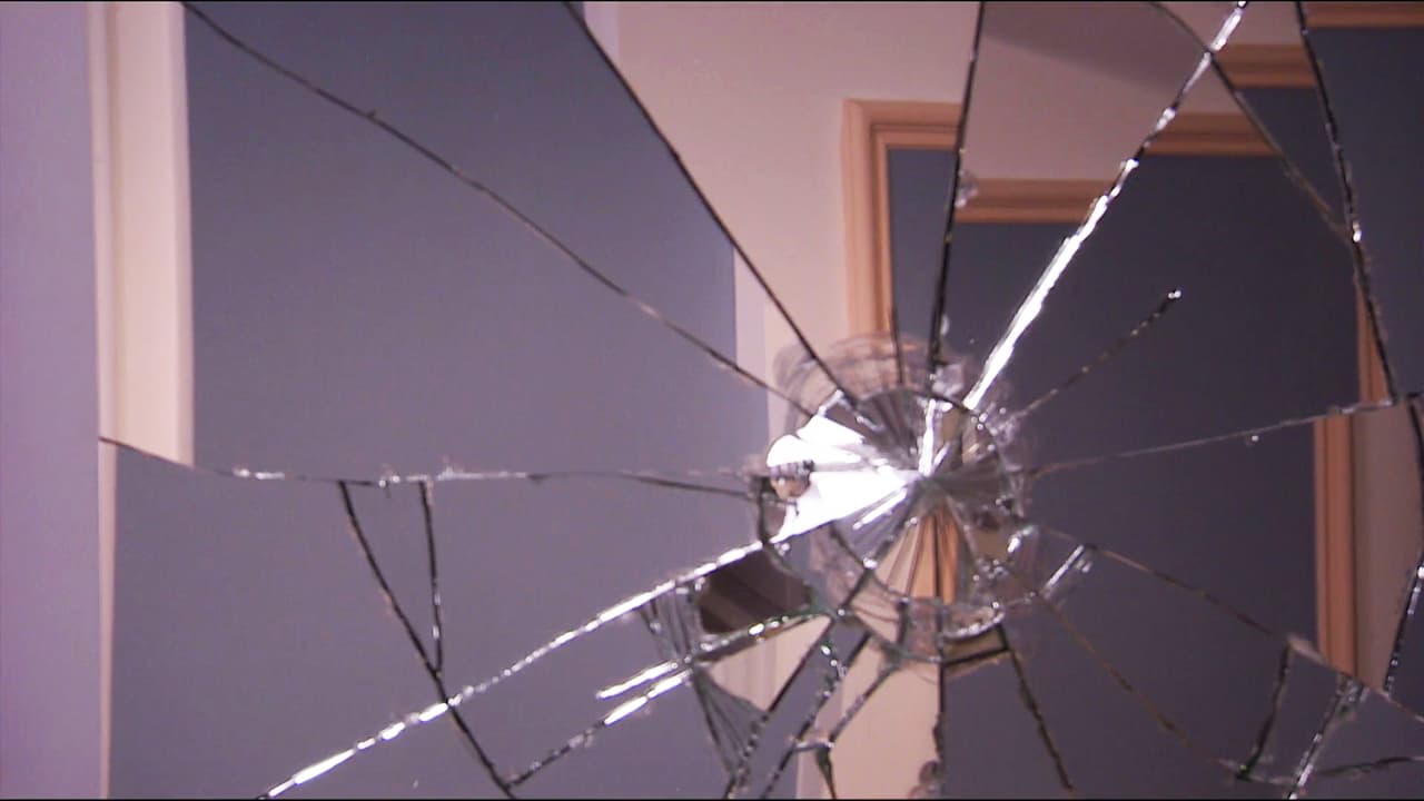 ¿Qué pasa Julia? ¿Quién destrozó el espejo?