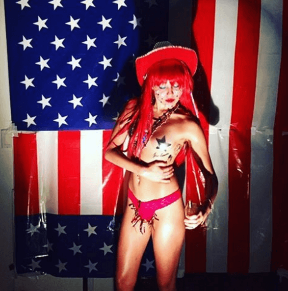 Miley Cyrus volvió a hacer fuertes declaraciones del candidato Donald Trump, a quien acuso de 'sexista'.