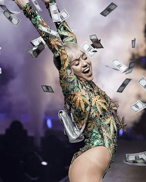 "... Debemos entender que tiene que existir entre cada ser humano y para cada ser vivo incluyendo los animales, claro, muy por encima de lo que diga Trump", indicó la cantante en su cuenta de Instagram.