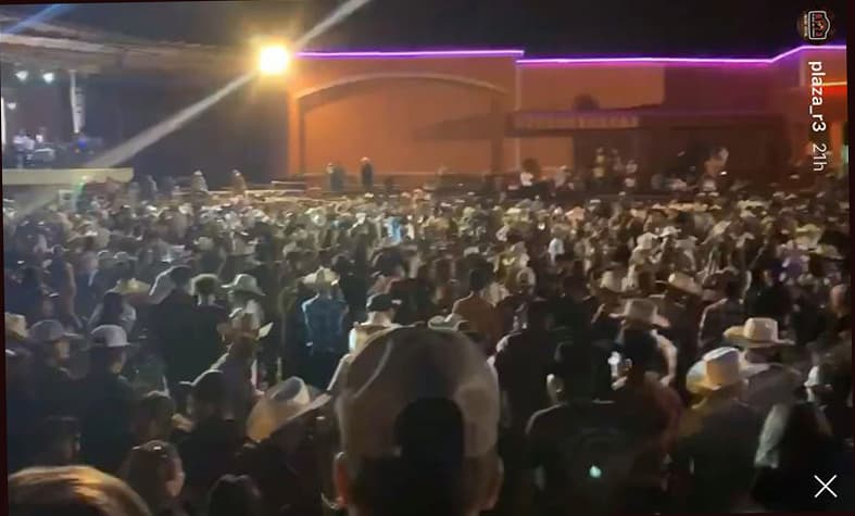 Difunden en redes sociales imágenes de aglomeraciones en un rodeo en Texas y así reacciona un alcalde