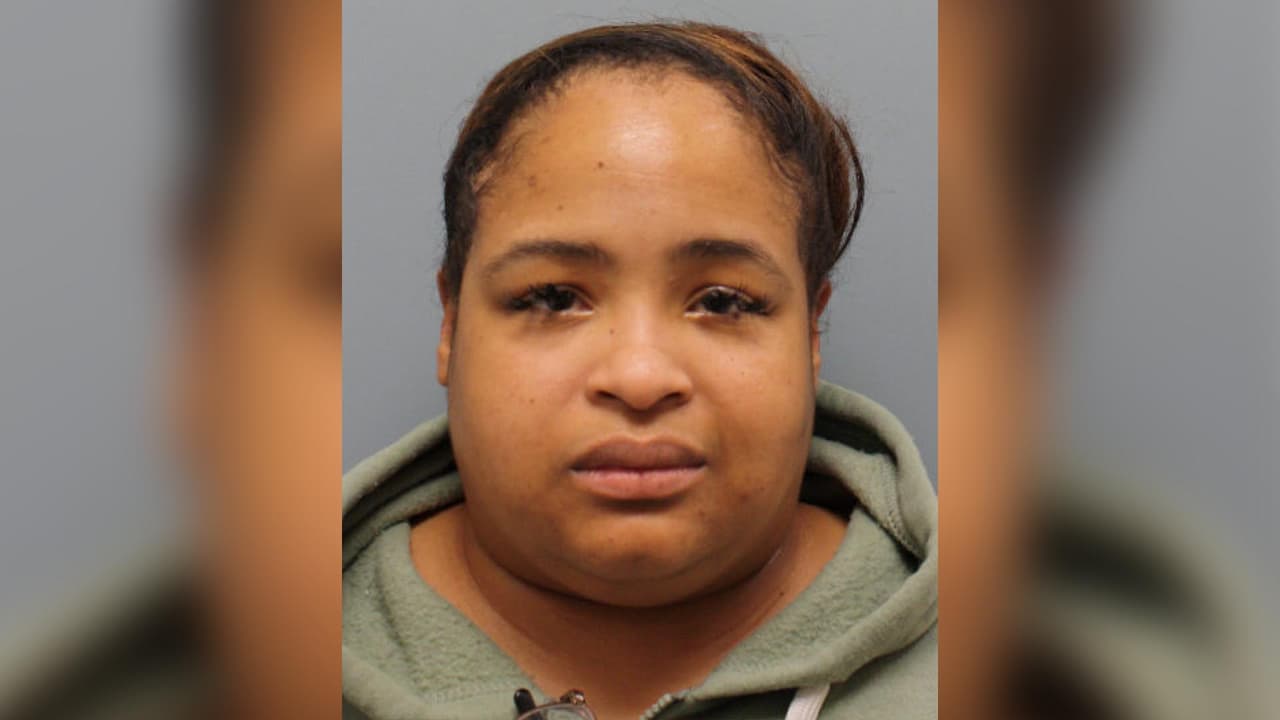 Tiffany Thomas, de 35 años, no se presentó en la corte porque el juez dijo que tenía tendencias suicidas. Enfrenta cargos de herir a un menor y se le fijó una fianza de $150,000.