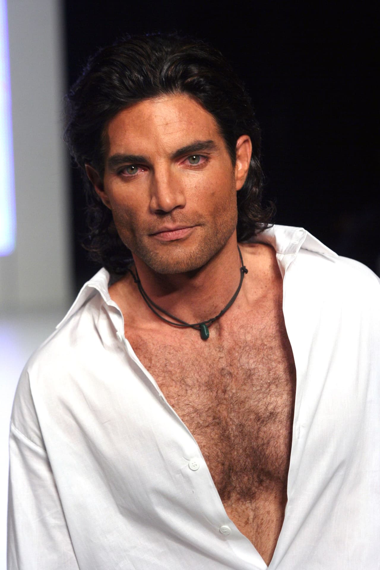 Fue hasta 1999 cuando obtuvo su primer protagónico juvenil en 'Besos prohibidos', donde hizo pareja con Eileen Abad.