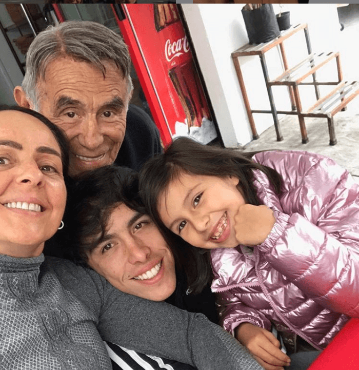 “Me da temor, me preocupa dejar a mi nena chiquita (Isabella, de 8 años), dejar a mi joven (Rodrigo, de 21 años), porque Héctor y Julieta ya están del otro lado, pero a mis jóvenes hijos y a mi mujer (Zara Calderón) tan hermosa, tan bonita… eso sí me podría, pero pues es la ley divina y la voluntad divina”, confesó.