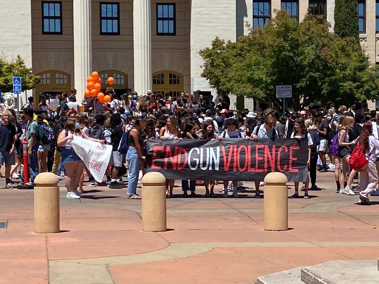 Cómo defender a las víctimas de los mercaderes de la muerte