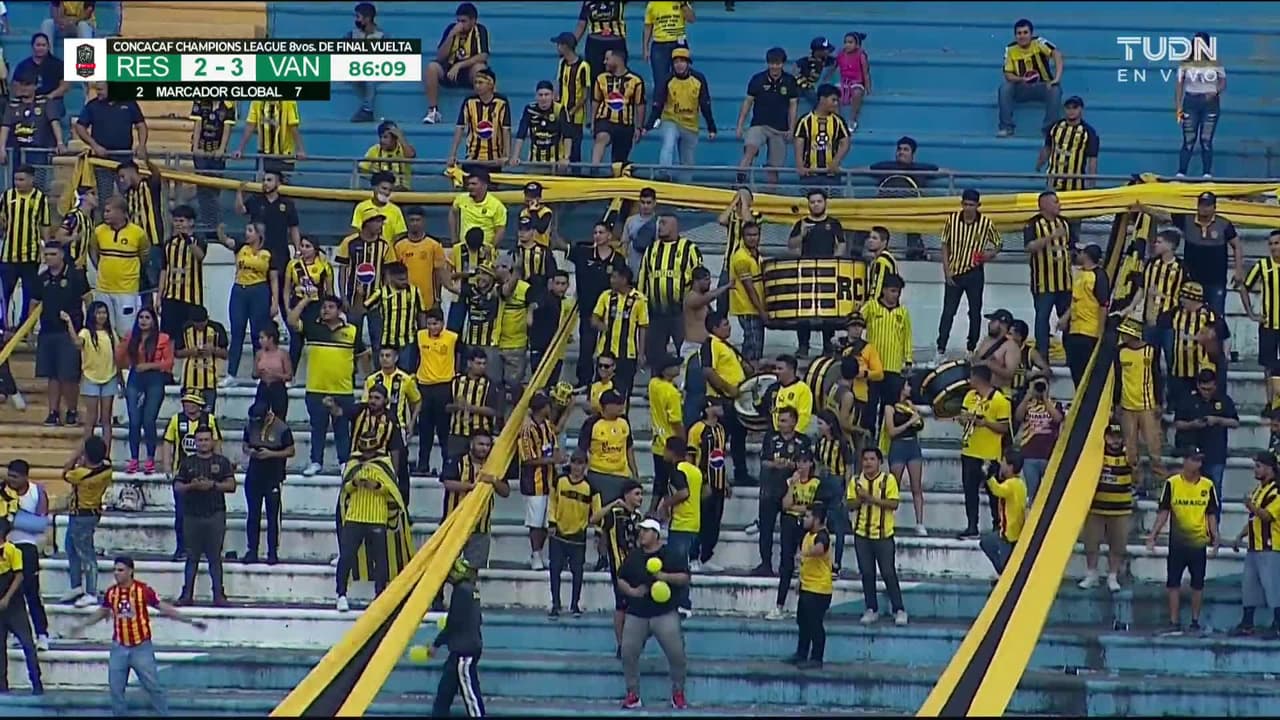 ¡TIRO ATAJADO! disparo por Maikel García.